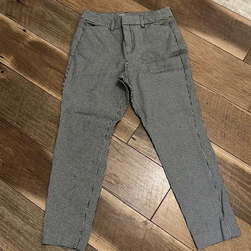 Old Navy, Pixie size 6, high rise